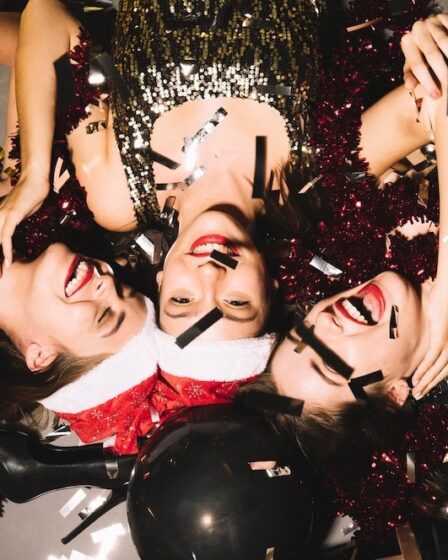 jak spędzić imprezę sylwestrową z przyjaciółmi