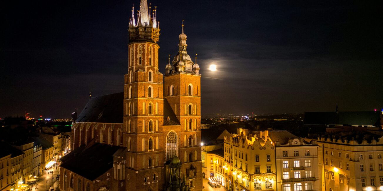 rynek w Krakowie wieczorem