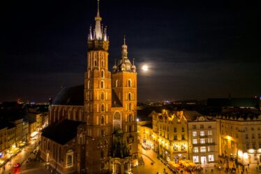 rynek w Krakowie wieczorem