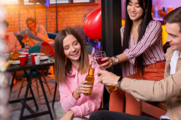 zabawa, goscie, usmiech, impreza domowa