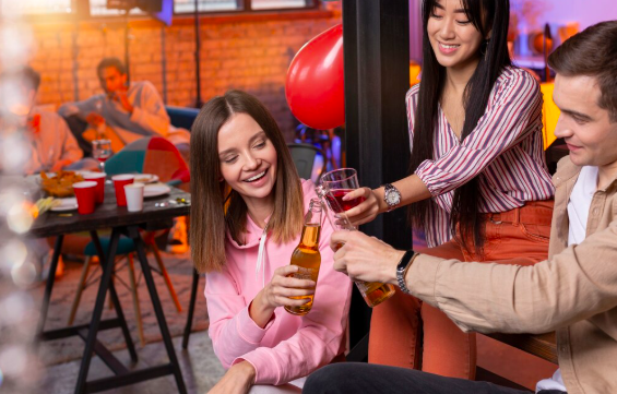 zabawa, goscie, usmiech, impreza domowa