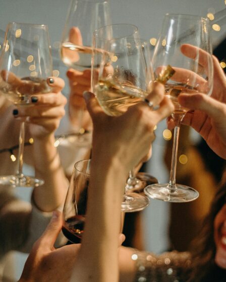 kieliszki, impreza, usmiech, zabawa, radosc