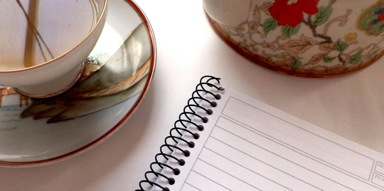 czajnik, notatnik, herbata