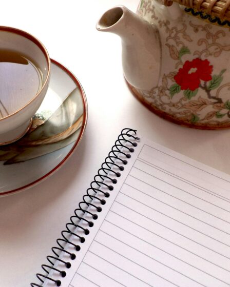 czajnik, notatnik, herbata